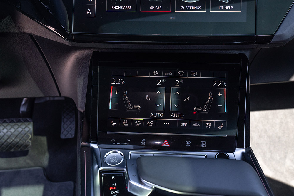 اودي اي ترون (33).jpg