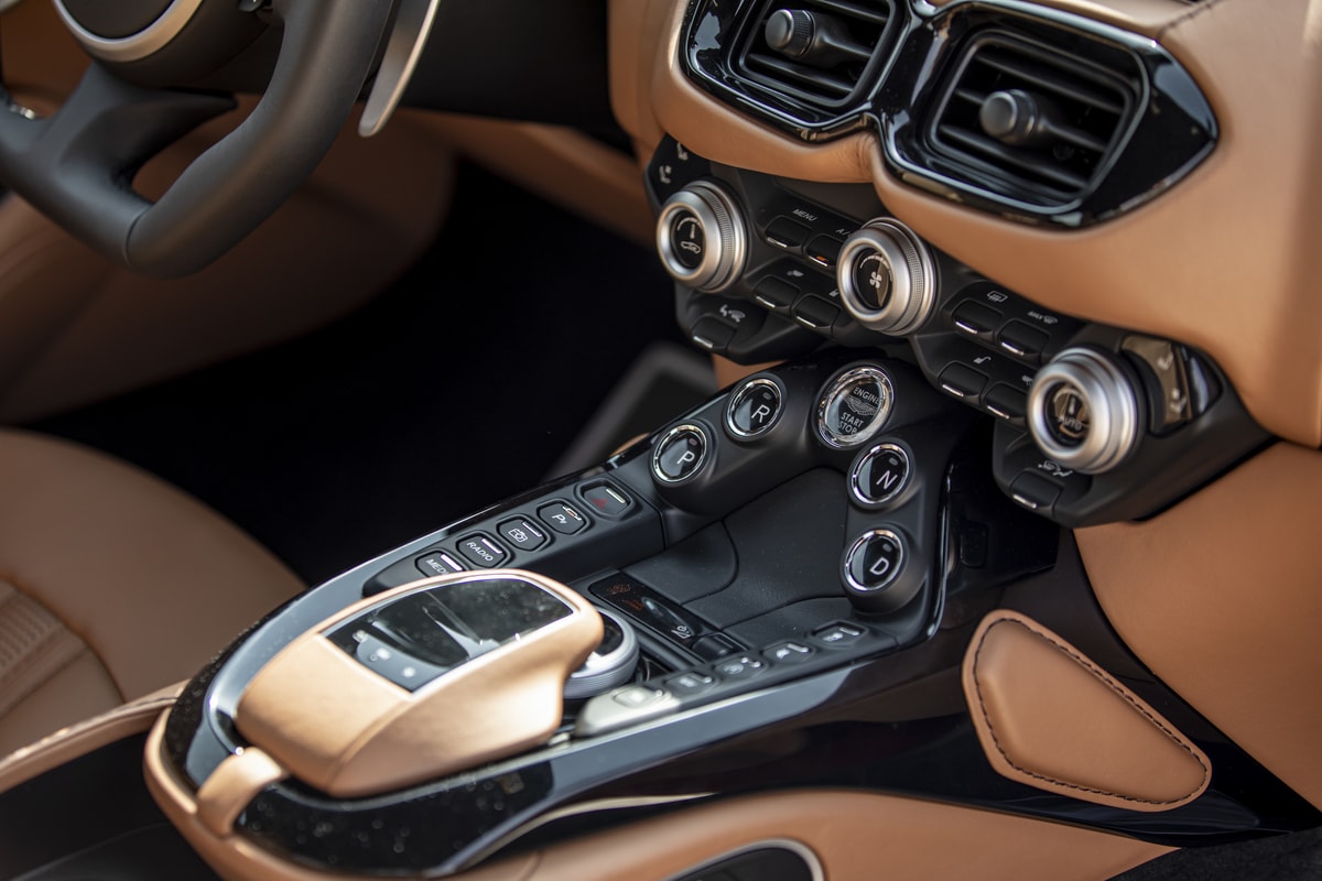 أستون مارتن (7).jpg