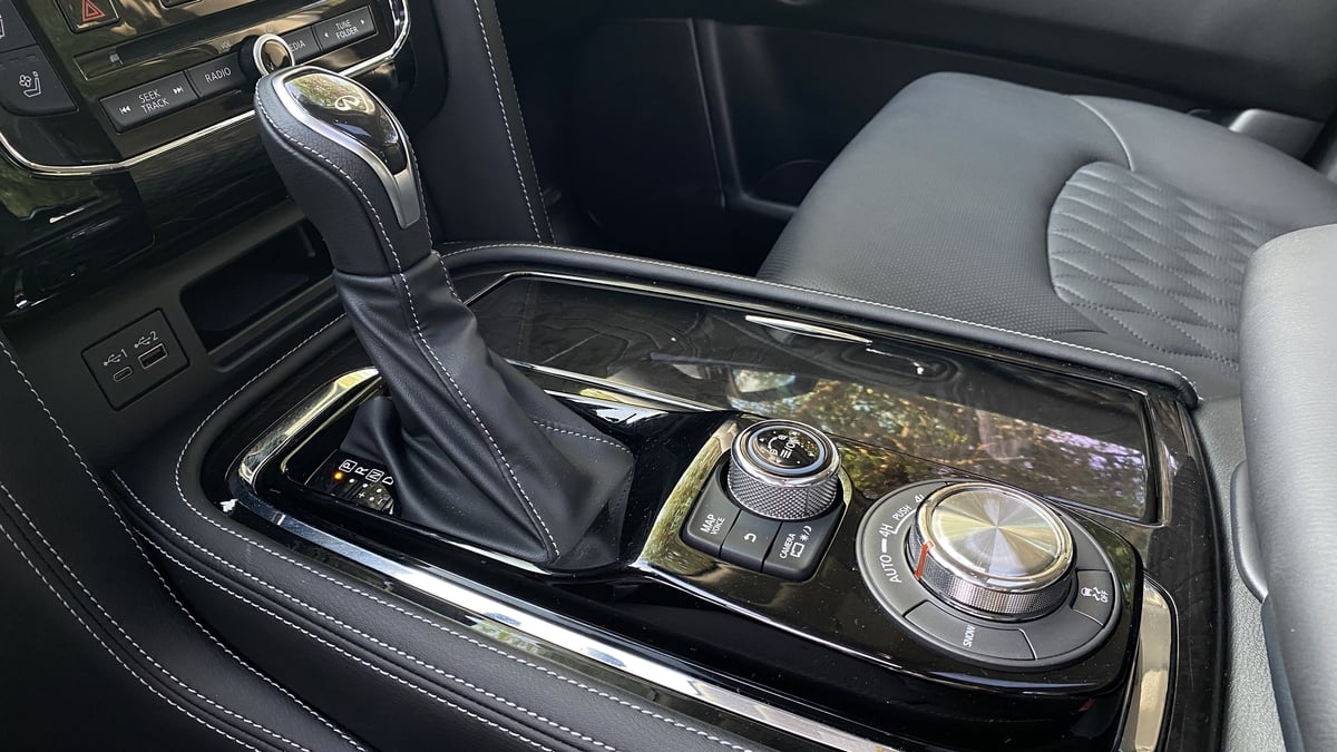 انفينيتي كيو أكس 80 النسخة السوداء (47).jpg