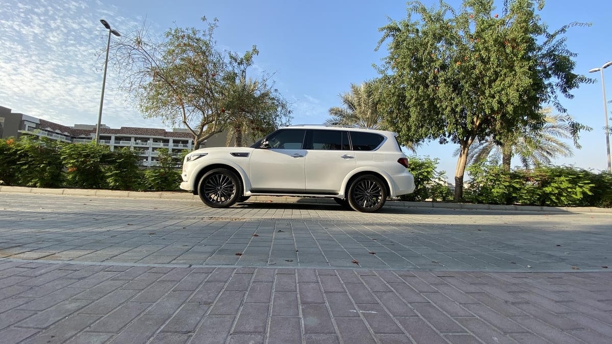 انفينيتي كيو أكس 80 النسخة السوداء (6).jpg