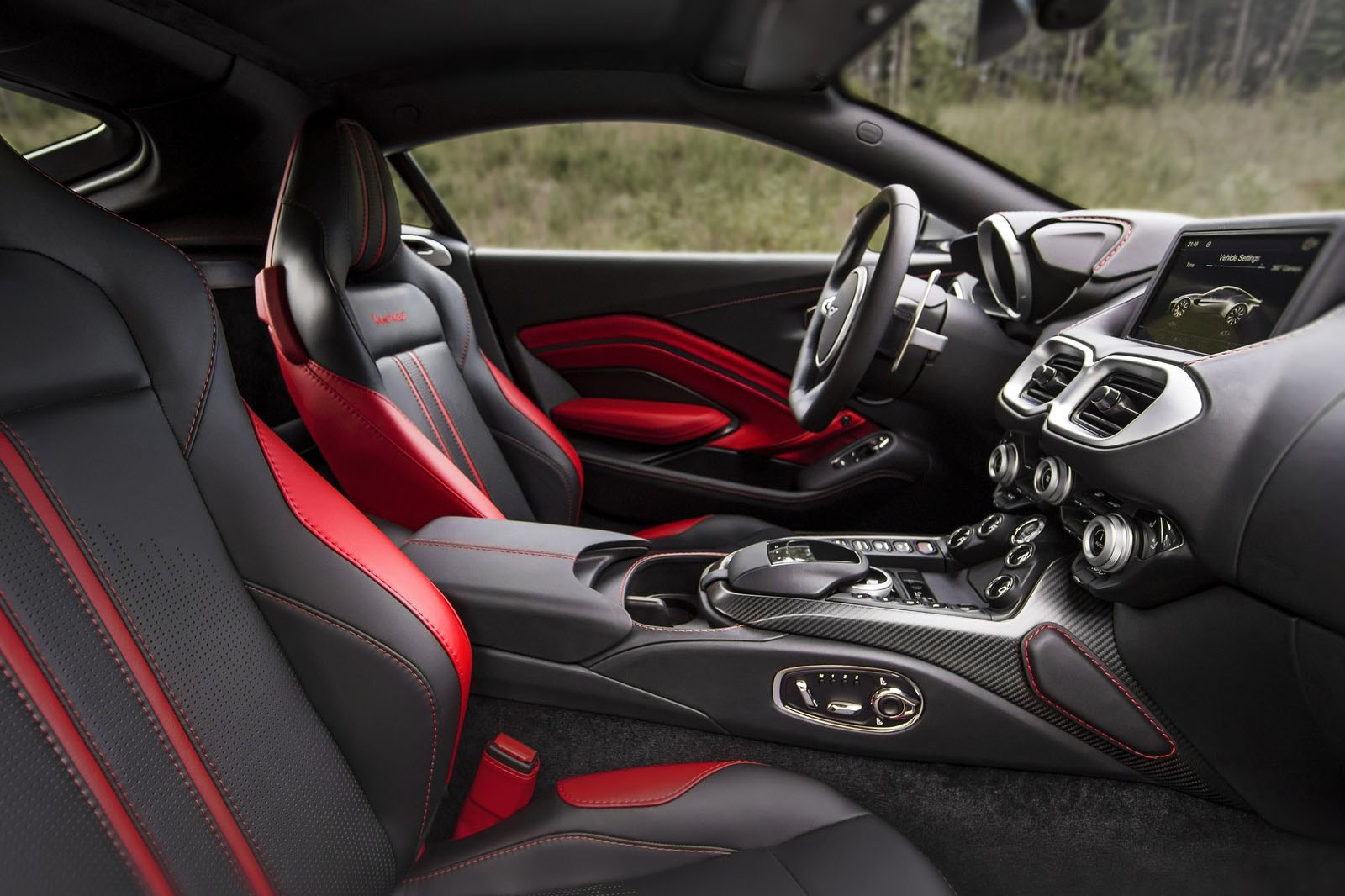 استون مارتن فانتاج 2019 - (10).jpg