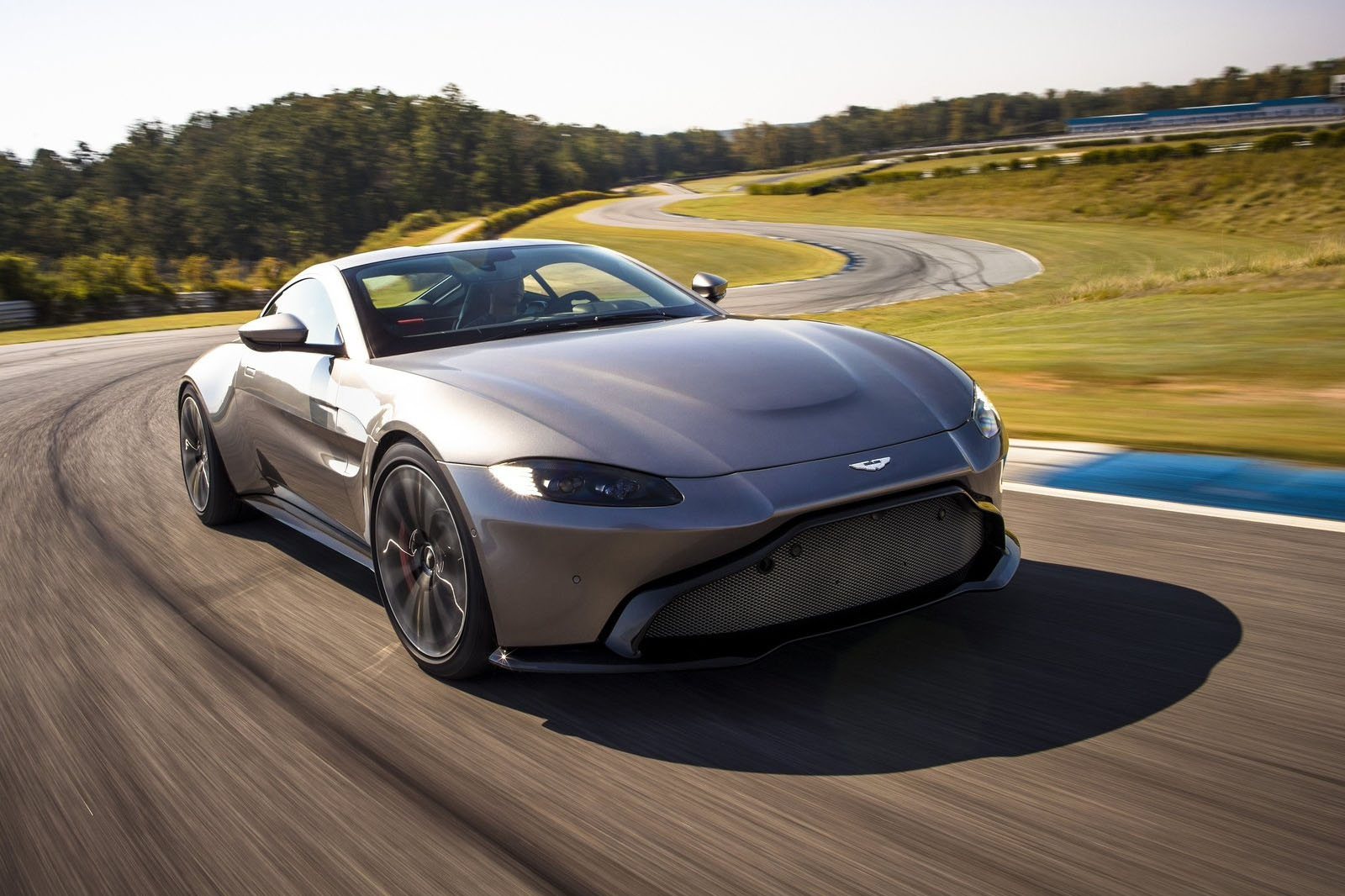 استون مارتن فانتاج 2019 - (6).jpg