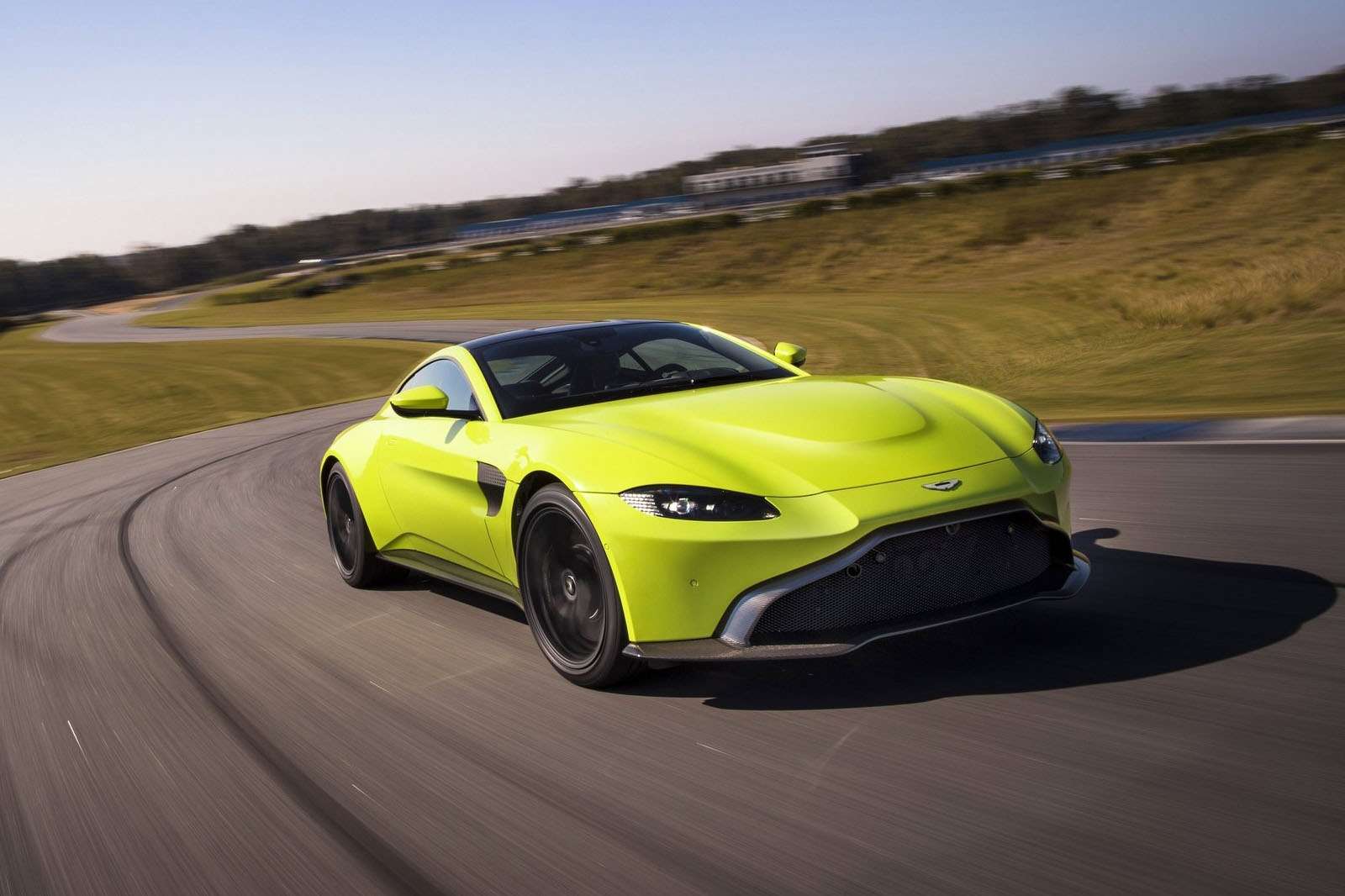 استون مارتن فانتاج 2019 - (7).jpg