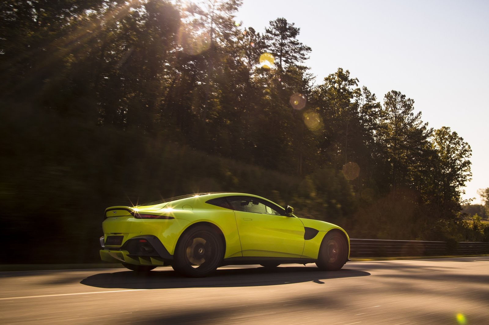 استون مارتن فانتاج 2019 - (8).jpg