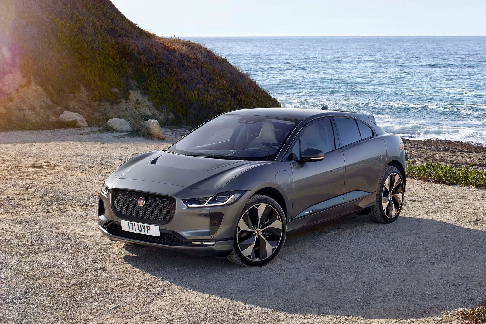 جاكوار اي بايس - (1).jpg