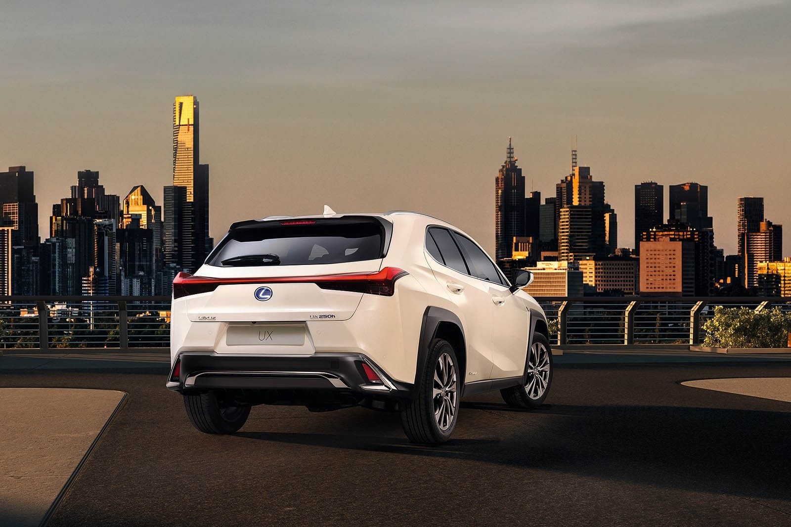 لكزس UX 2019 - (6).jpg