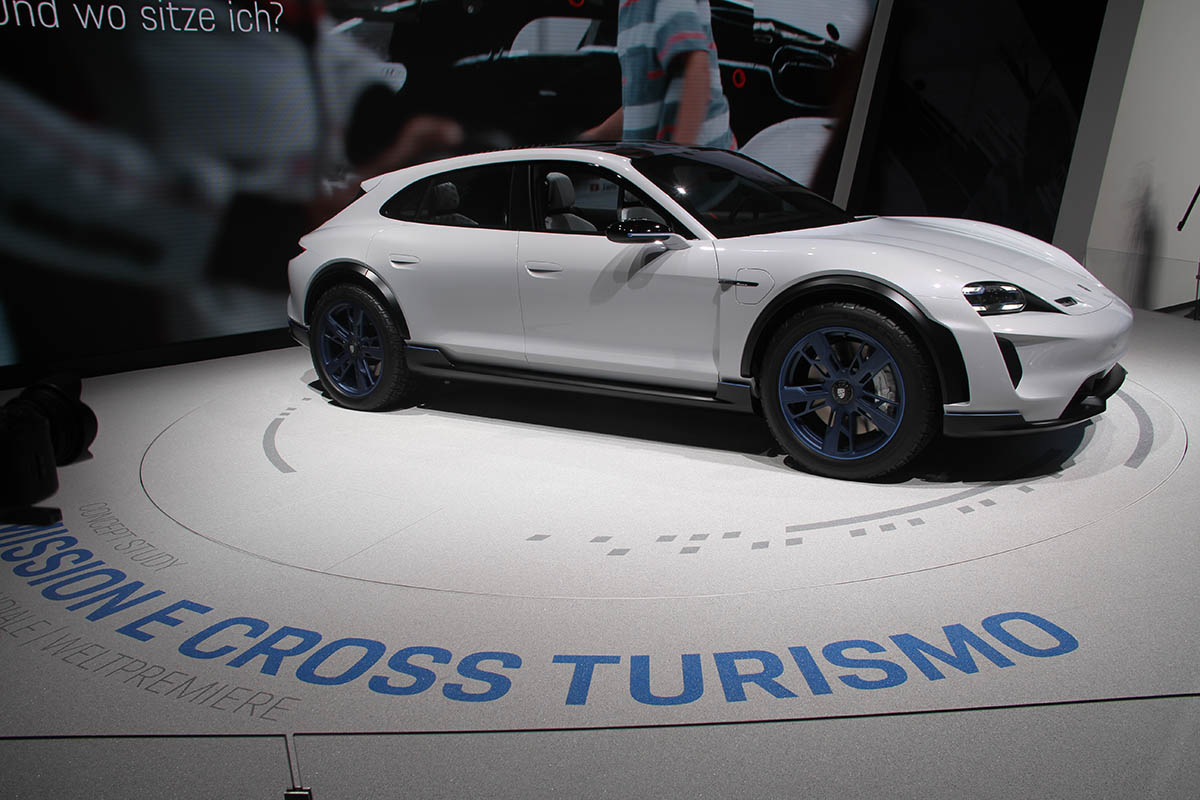 معرض جنيف للسيارات 2018 - 014.jpg